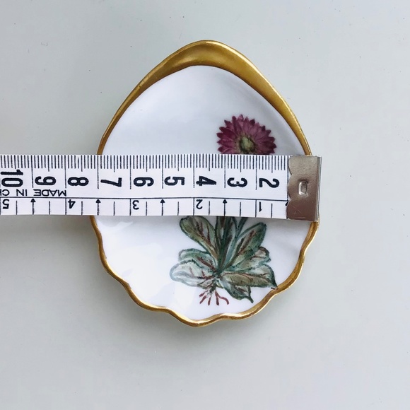 Vintage small scallop shaped hand painted porcelain pin dish - Picture 7 of 7